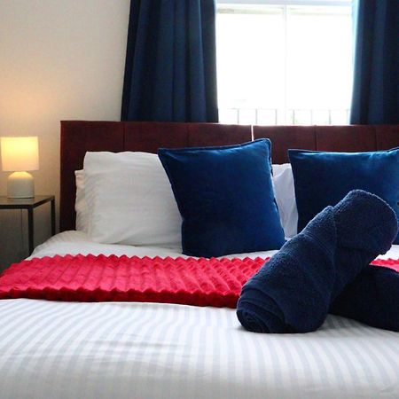 Brand New Modern Apartments Steps From Gloucester Quays 외부 사진