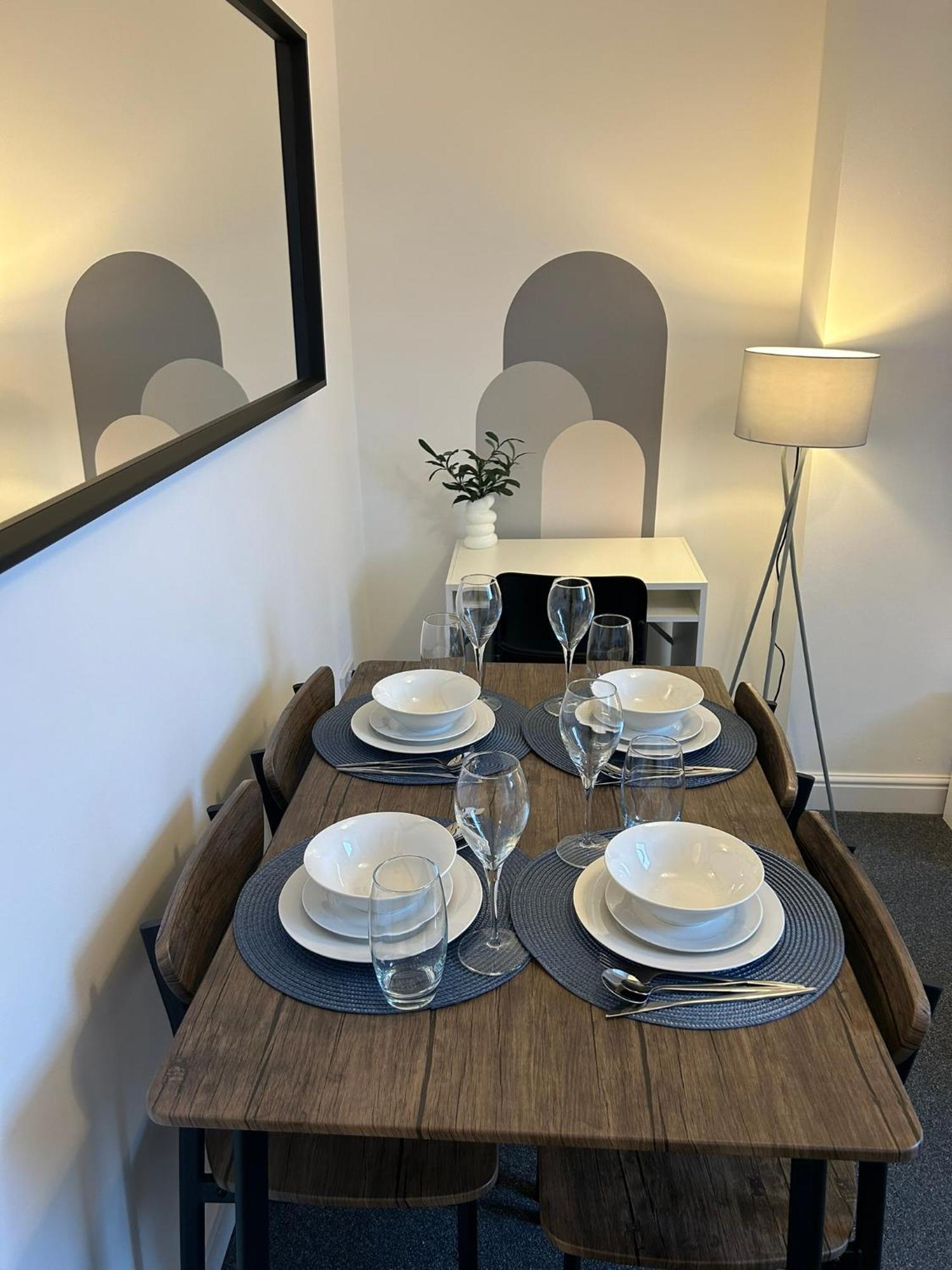 Brand New Modern Apartments Steps From Gloucester Quays 외부 사진