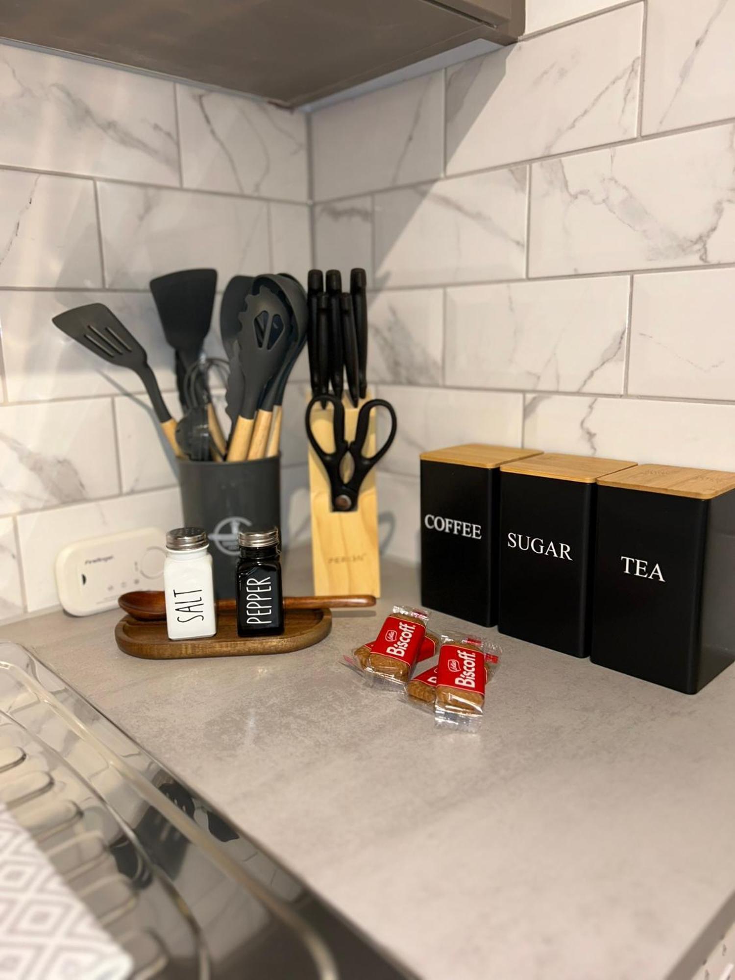 Brand New Modern Apartments Steps From Gloucester Quays 외부 사진