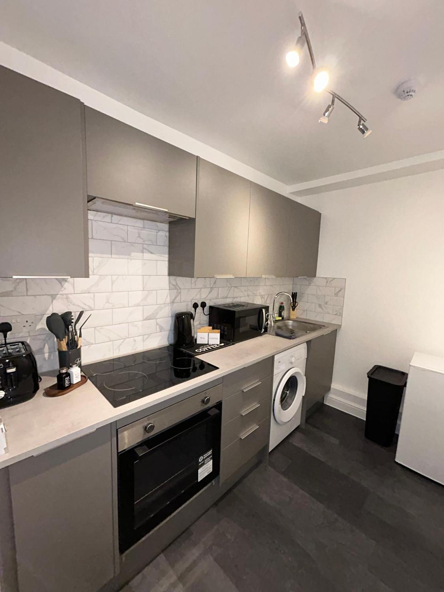 Brand New Modern Apartments Steps From Gloucester Quays 외부 사진