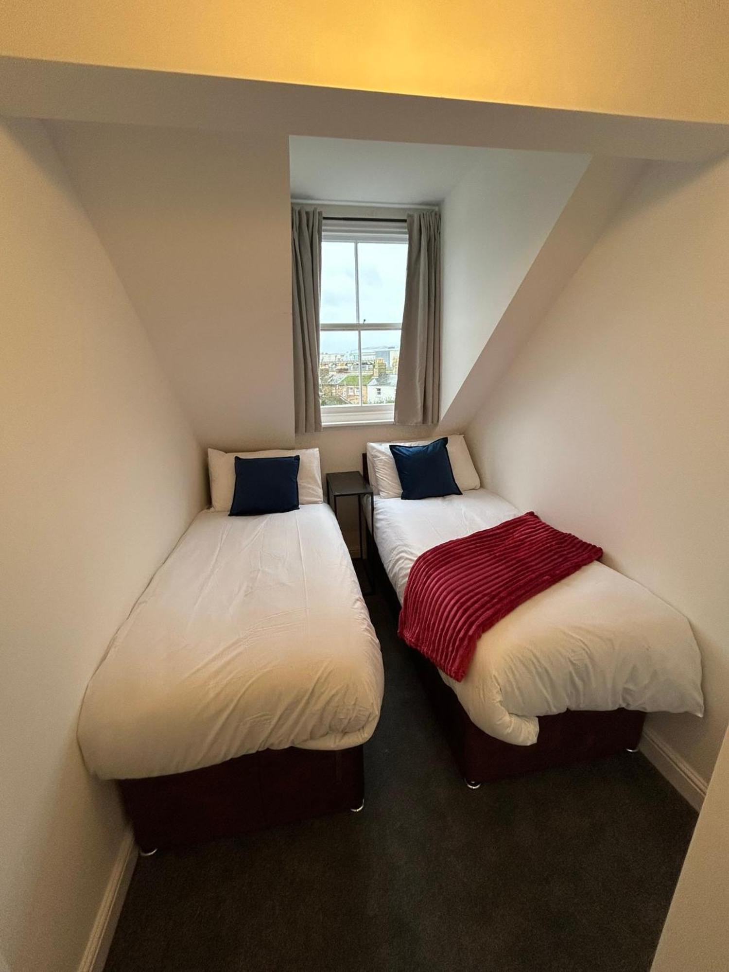 Brand New Modern Apartments Steps From Gloucester Quays 외부 사진