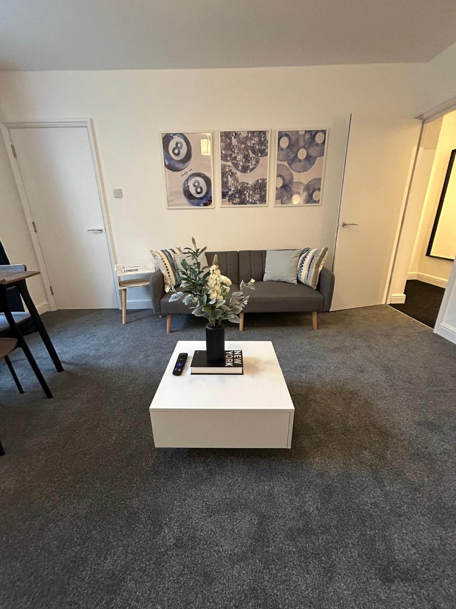 Brand New Modern Apartments Steps From Gloucester Quays 외부 사진