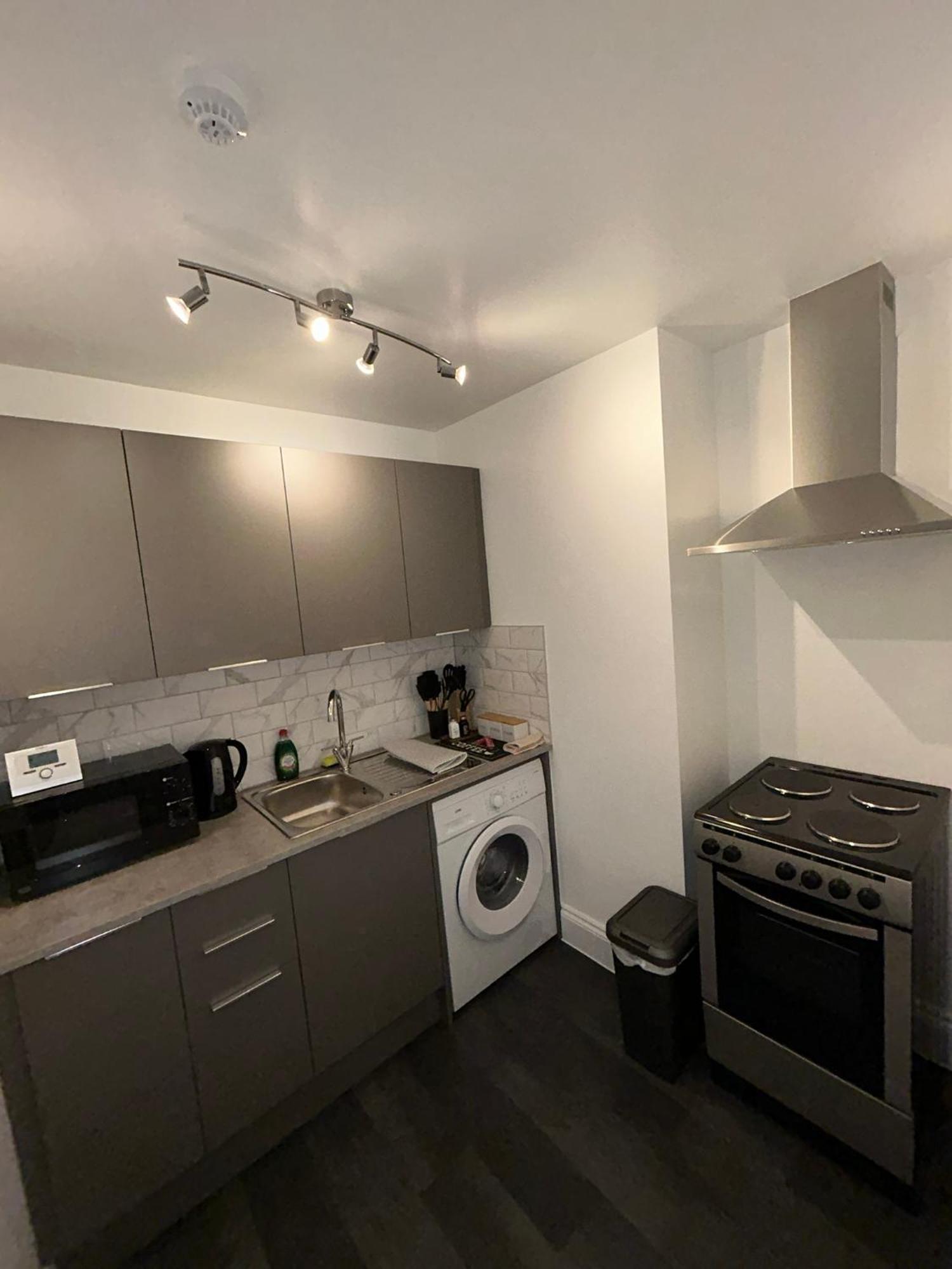 Brand New Modern Apartments Steps From Gloucester Quays 외부 사진