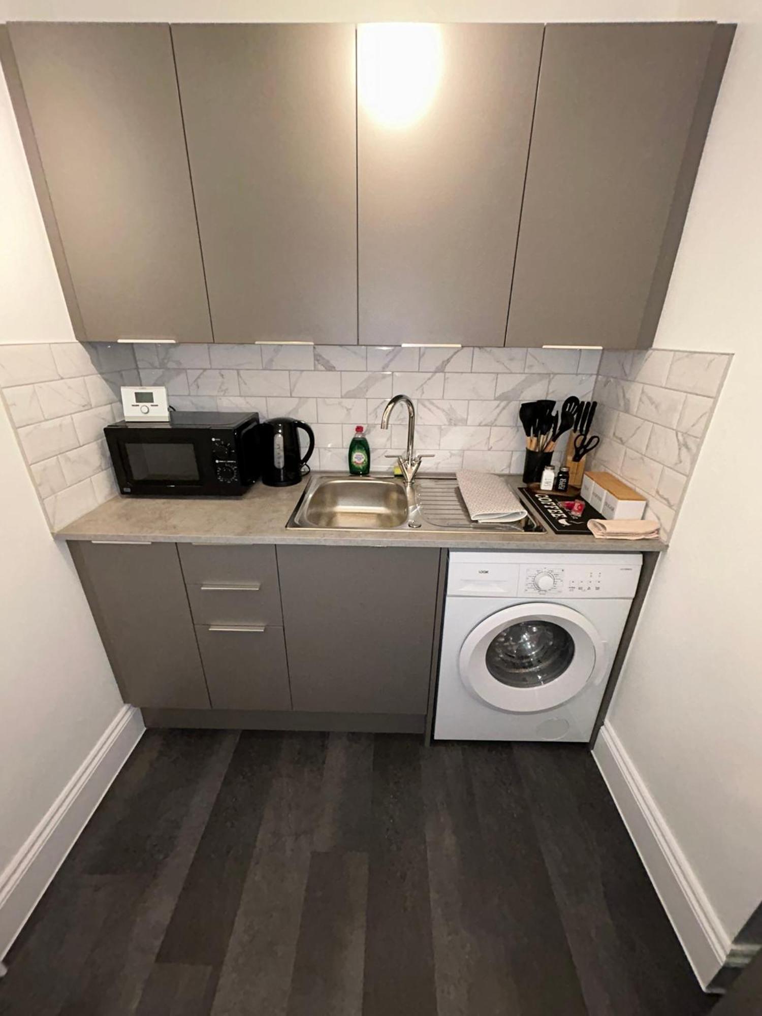 Brand New Modern Apartments Steps From Gloucester Quays 외부 사진
