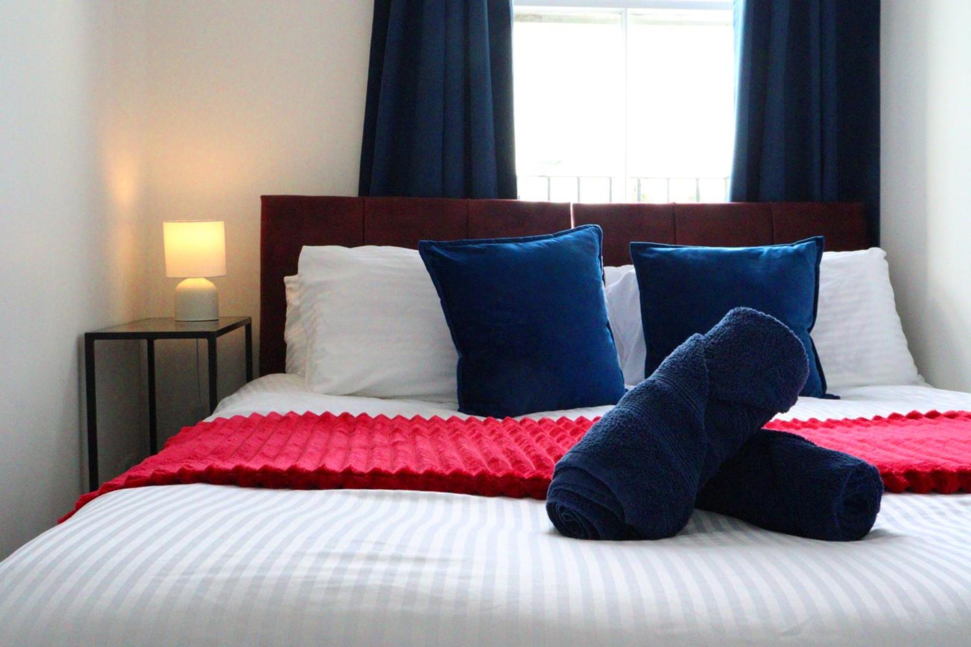 Brand New Modern Apartments Steps From Gloucester Quays 외부 사진