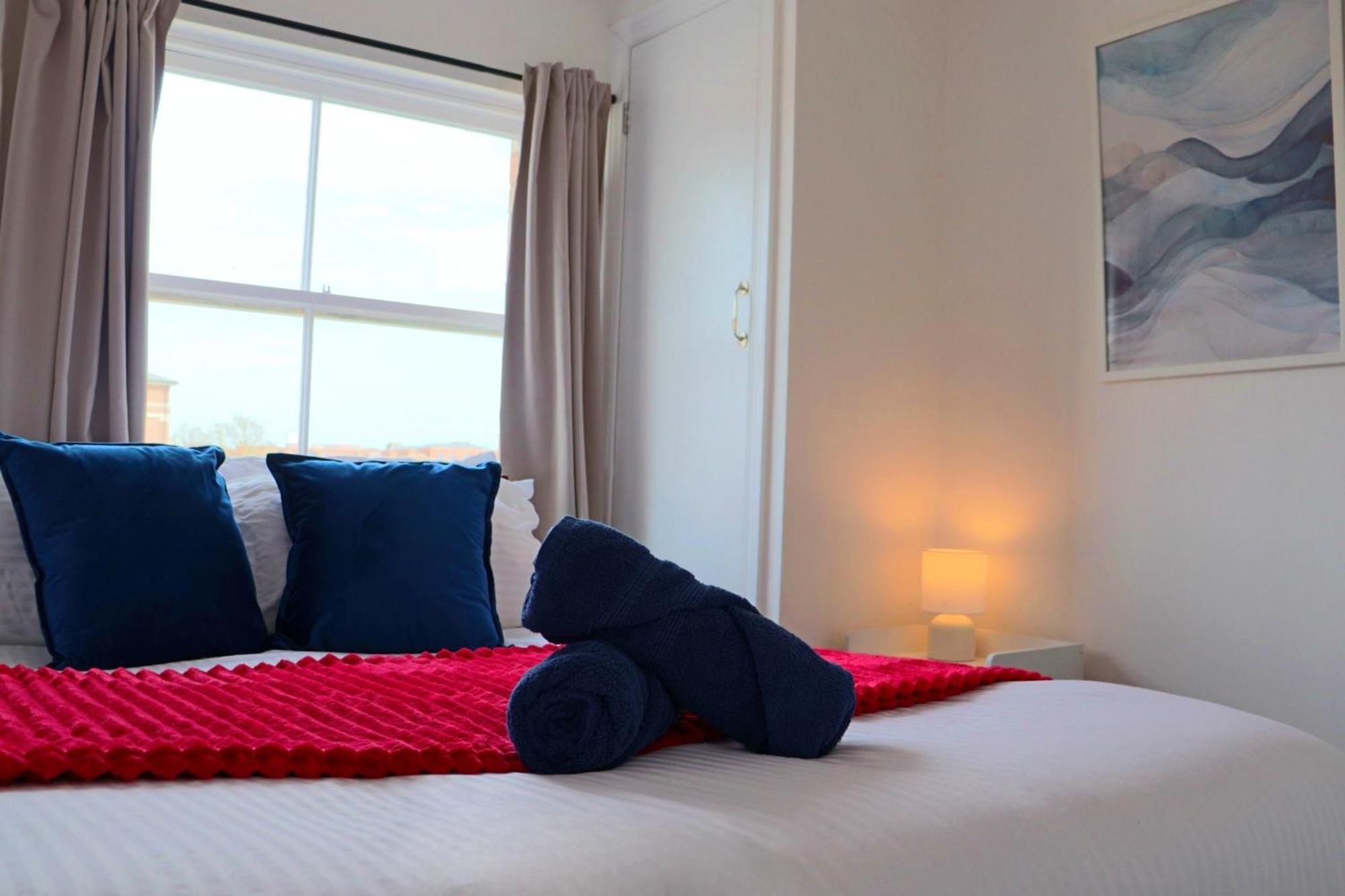 Brand New Modern Apartments Steps From Gloucester Quays 외부 사진