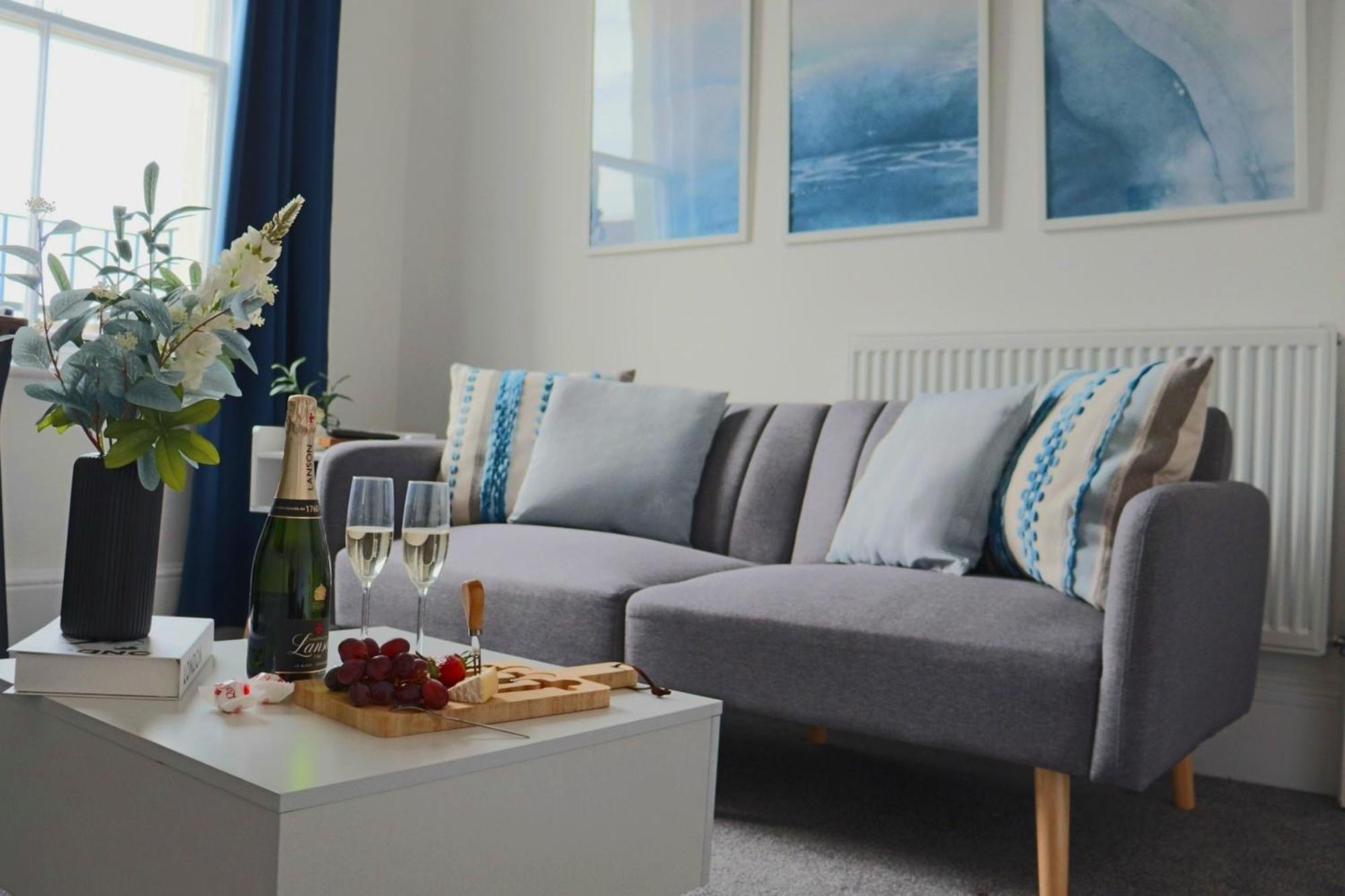 Brand New Modern Apartments Steps From Gloucester Quays 외부 사진