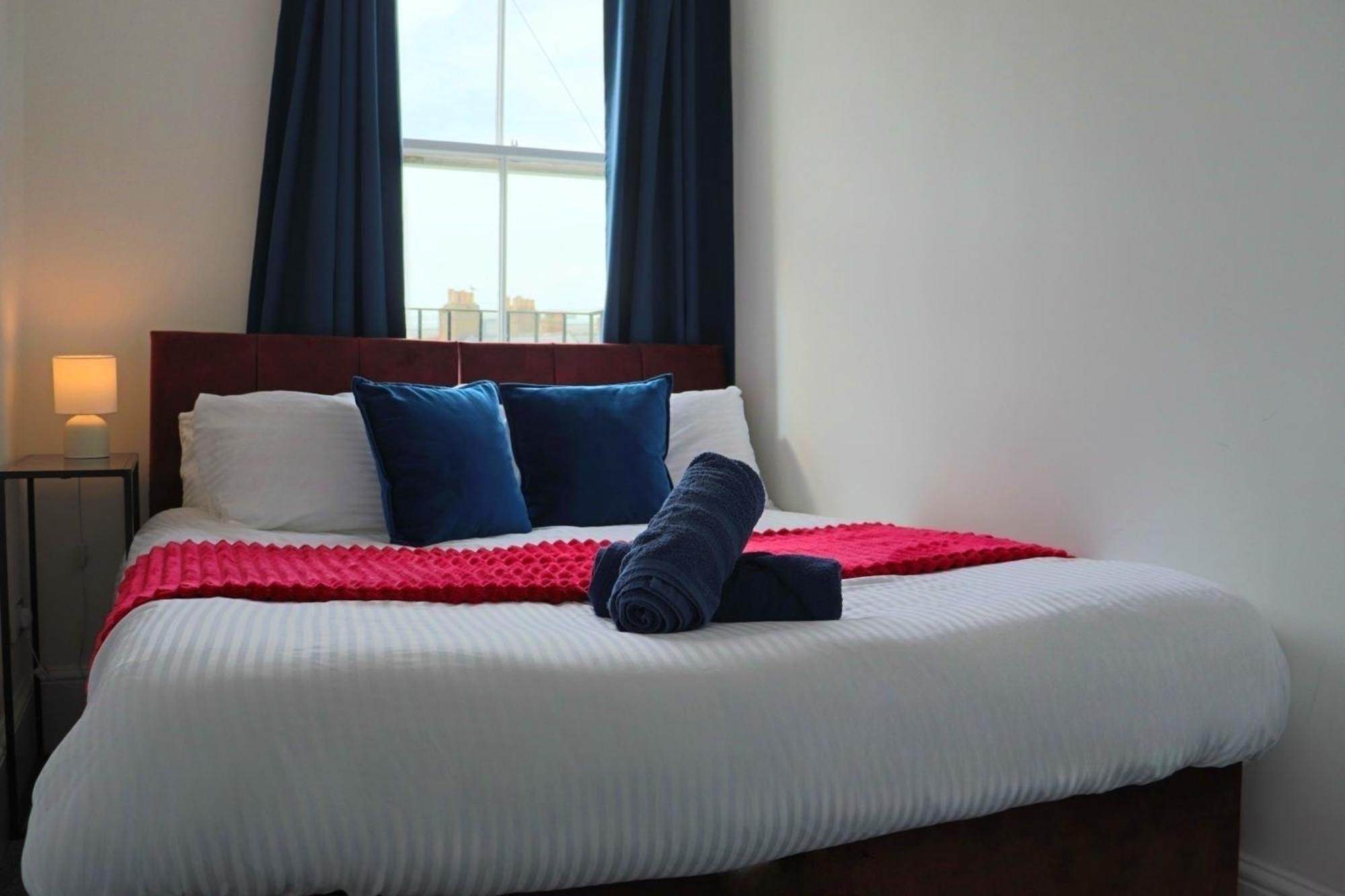 Brand New Modern Apartments Steps From Gloucester Quays 외부 사진
