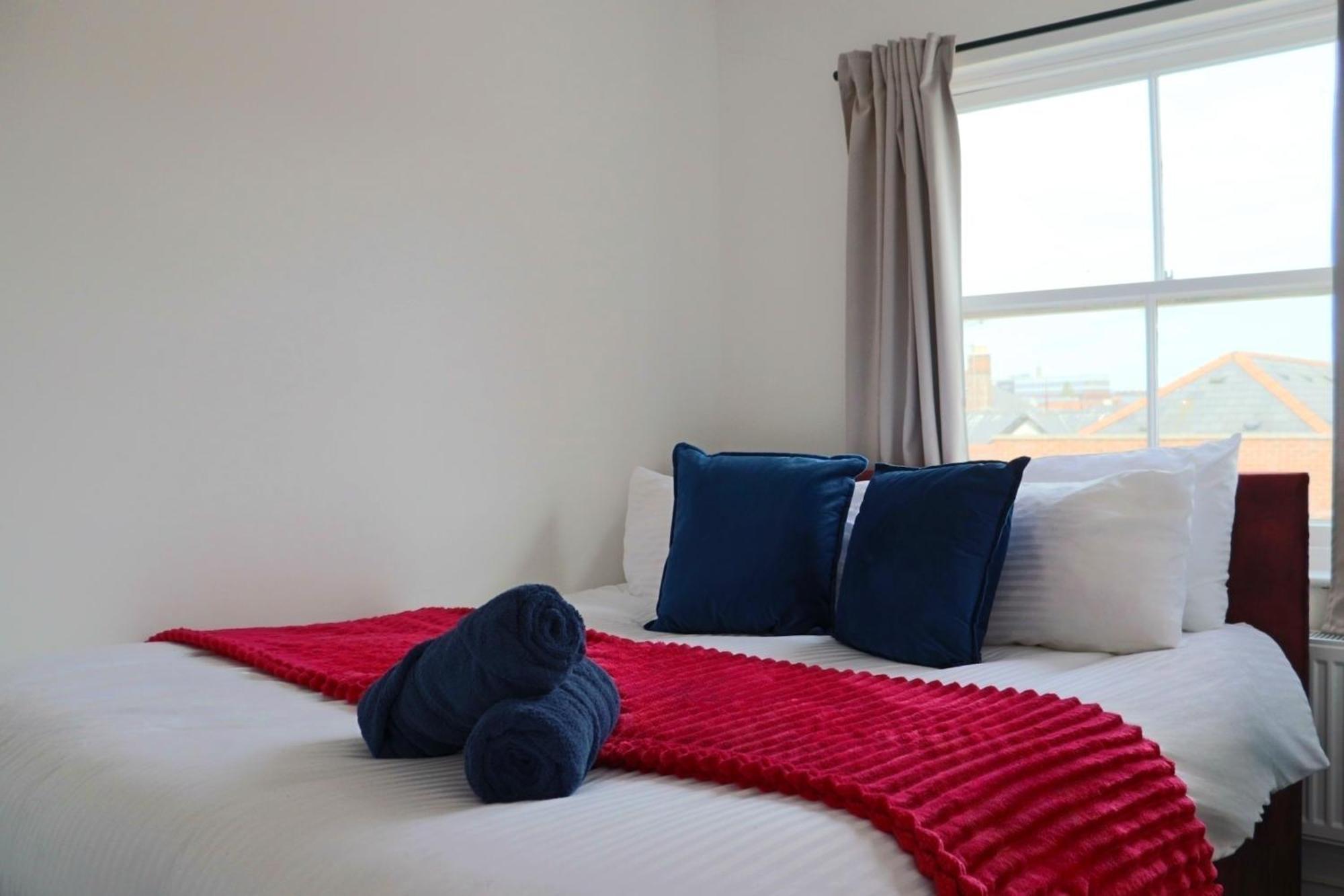 Brand New Modern Apartments Steps From Gloucester Quays 외부 사진