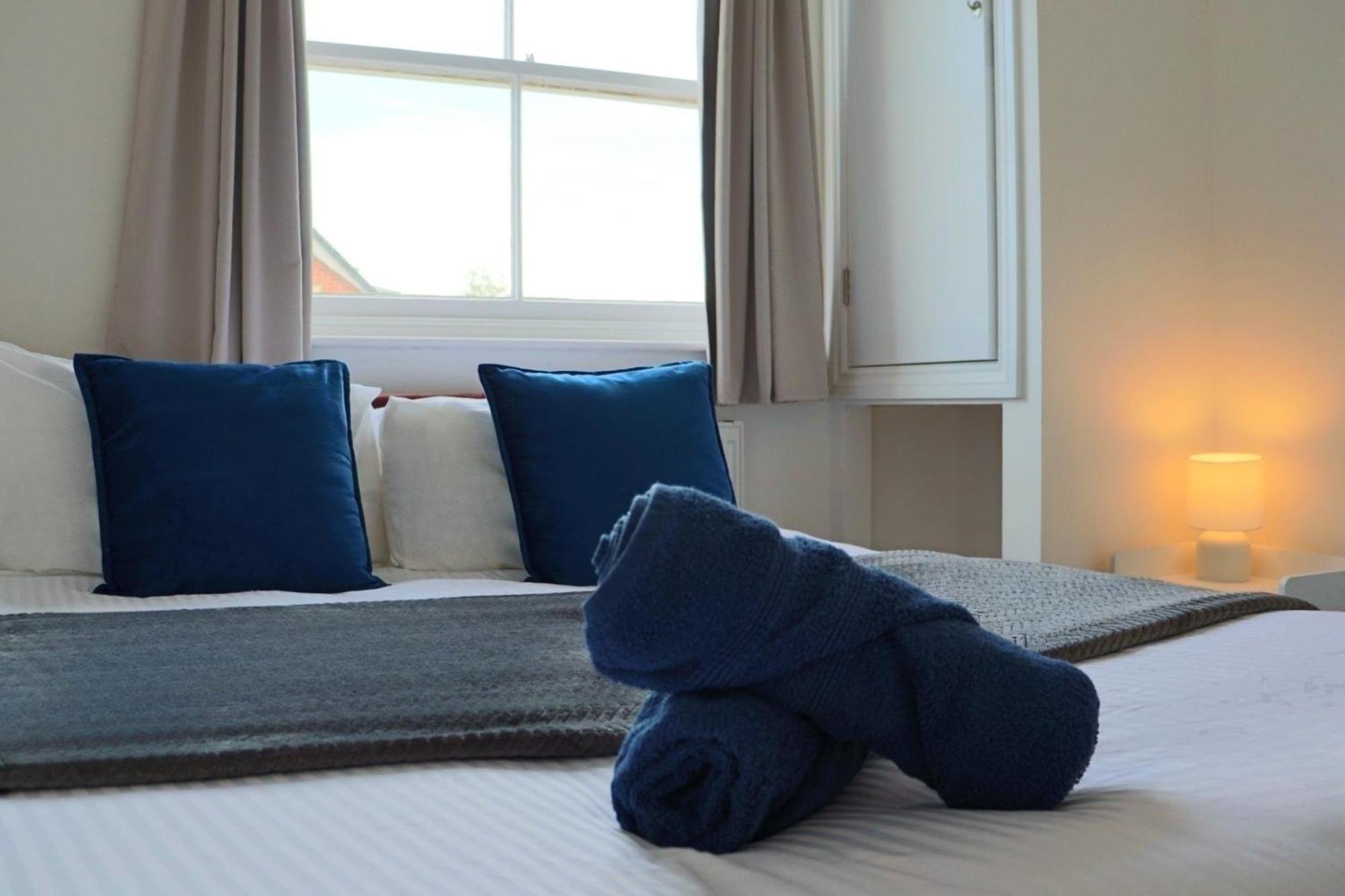 Brand New Modern Apartments Steps From Gloucester Quays 외부 사진