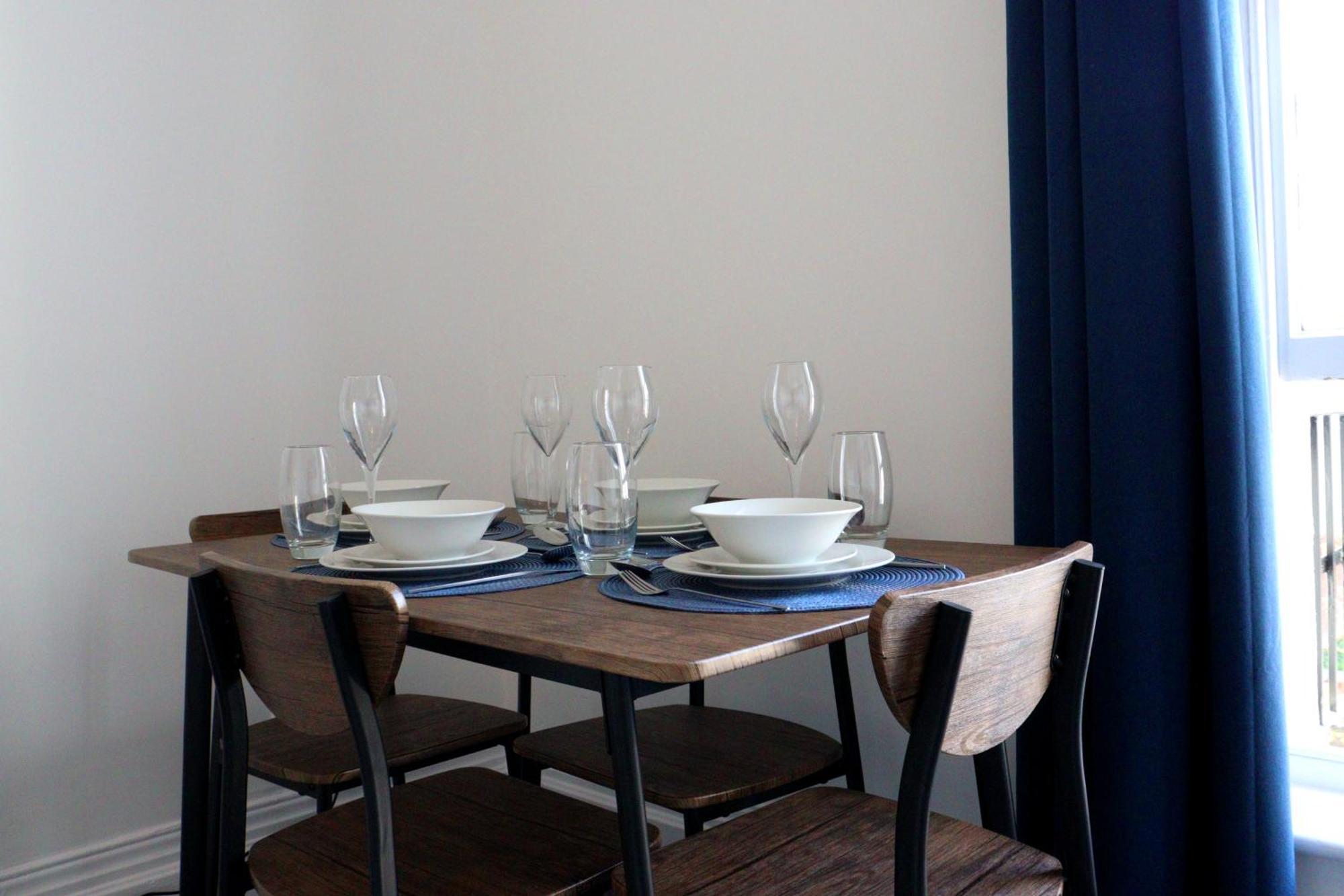 Brand New Modern Apartments Steps From Gloucester Quays 외부 사진