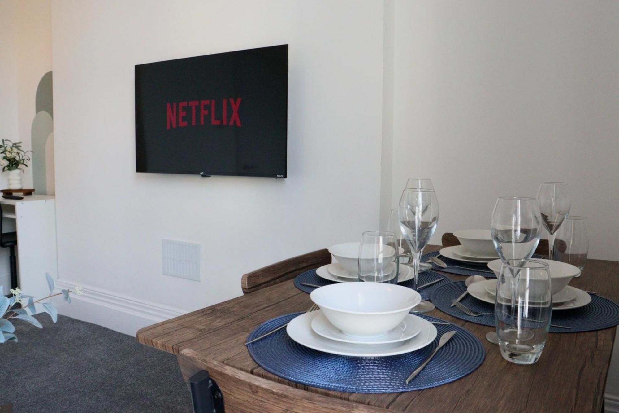 Brand New Modern Apartments Steps From Gloucester Quays 외부 사진