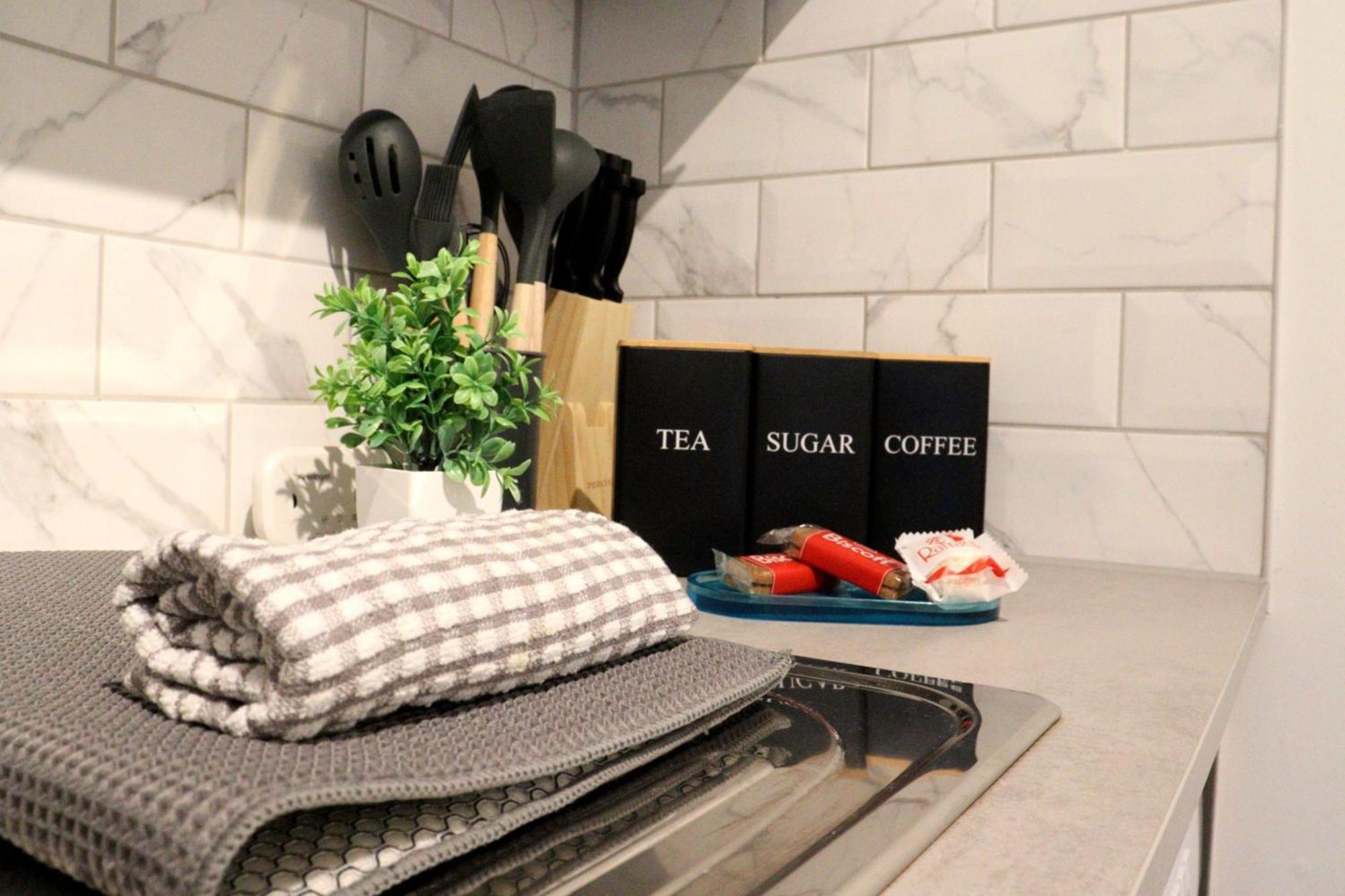 Brand New Modern Apartments Steps From Gloucester Quays 외부 사진